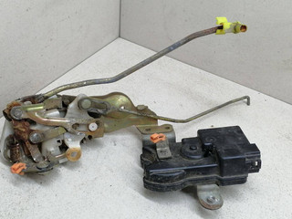 замок двери передней левой Mitsubishi Lancer 6 поколение 1994