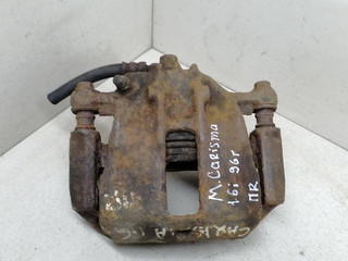 суппорт передний правый Mitsubishi Carisma 1 поколение 1996, 1.6 л., бензин