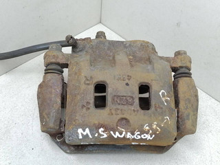 суппорт передний правый Mitsubishi Space Wagon 3 поколение (Typ N50) 2001