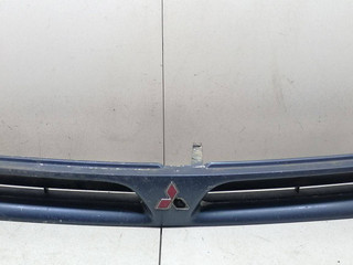 решетка радиатора Mitsubishi Lancer 6 поколение CB4A 1993, 1.6 л., i, 4G92 (SOHC 16V), бензин, 5МКПП, синий, седан, передний привод, MB799001