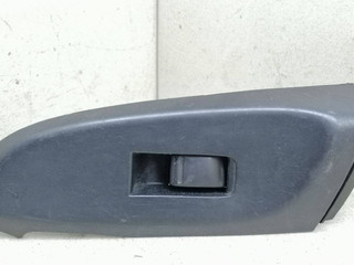 кнопка стеклоподъемника двери задней Nissan Almera N16 2000, 2.2 л., DTi, YD22DDT, дизель, 5МКПП, серебристый, хетчбэк 5 дв., передний привод, 82961BM700