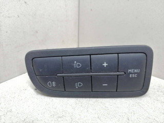 кнопка (выключатель) Fiat Grande Punto 1 поколение 2006, 1.3 л., дизель, 5МКПП, салатовый, хетчбэк 5 дв., передний привод, 735367268, 61045900, 735367269, 61046000