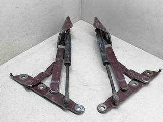 петля крышки багажника Nissan Primera P10 1992