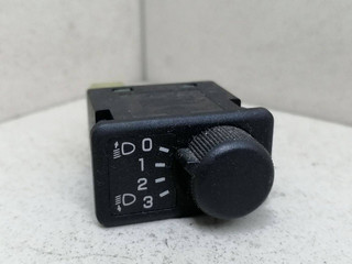 кнопка корректора фар Nissan Almera N16 2000, 2.2 л., DTi, YD22DDT, дизель, 5МКПП, серебристый, хетчбэк 5 дв., передний привод, 37090A