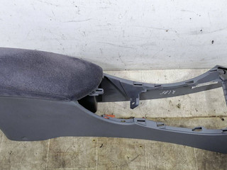 подлокотник Renault Laguna 2 поколение 2001, 1.8 л., i, F4P 770, бензин, 5МКПП, серебристый, хетчбэк 5 дв., передний привод, 82000111287