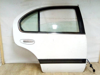 стекло двери задней правой Nissan Maxima A32 1996