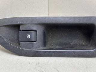 кнопка стеклоподъемника двери задней Renault Laguna 2 поколение 2001, 1.8 л., i, F4P 770, бензин, 5МКПП, серебристый, хетчбэк 5 дв., передний привод, 8200016014
