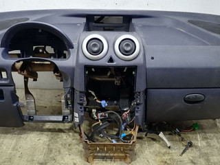 панель передняя салона (торпедо) Peugeot 1007 1 поколение 2005, 1.4 л., HDi, 8HZ (DV4TD), дизель, 5МКПП, серебристый, хетчбэк 3 дв., 9659356177