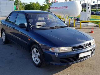 стекло двери передней правой Mitsubishi Lancer 6 поколение 1998, седан