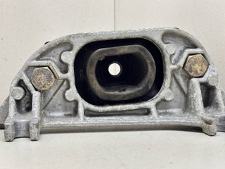 подушка крепления КПП Renault Megane 2 поколение 2004, 1.5 л., DCi, K9K 722, дизель, 5МКПП, серебристый, хетчбэк 5 дв., передний привод, 8200209324