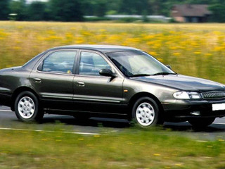 стекло двери передней правой Kia Clarus 1 поколение 1998