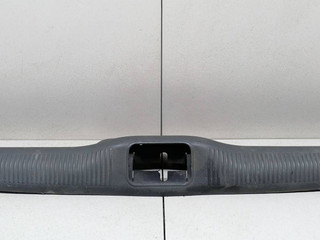 накладка двери (крышки) багажника Hyundai Accent 1 поколение (X3) [рестайлинг] 1997, 1.3 л., i, бензин, 5МКПП, синий, хетчбэк 3 дв., передний привод, 85770-22400