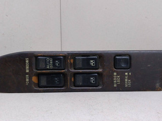 кнопка стеклоподъемника двери передней правой Mitsubishi Sigma 1 поколение 1996, 709-0X2N