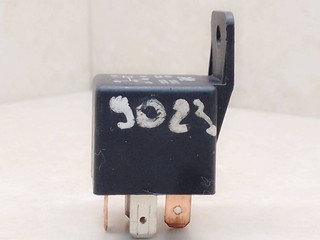 реле (прочие) Mitsubishi Colt 5 поколение (CJO) CJ1A 1997, 1.3 л., i, 4G13 (12V), бензин, 5МКПП, голубой металлик, хетчбэк 3 дв., передний привод, 0528