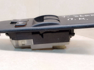 кнопка стеклоподъемника двери передней правой Toyota Starlet 90 Series 1999, 74231-10020