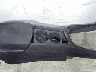подлокотник Volvo S60 1 поколение 2001, 2.4 л., B 5244 T3, бензин, АКПП, черный, седан, передний привод, 39969406, 39964268, 39964284
