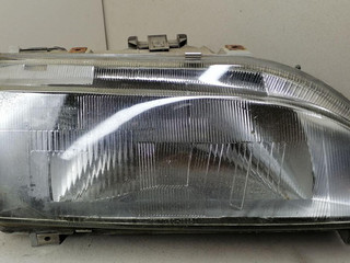 фара правая Renault 19 2 поколение B53B 1993, 1.8 л., бензин, 5МКПП, красный, хетчбэк 5 дв., передний привод, 7701036030