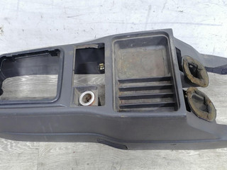 консоль салона Renault 19 2 поколение B53B 1993, 1.8 л., бензин, 5МКПП, красный, хетчбэк 5 дв., передний привод, 7700788762