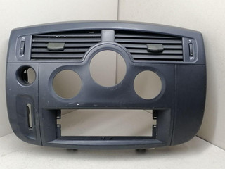 рамка под магнитолу Renault Scenic 2 поколение JM0G 2003, 1.9 л., DCi, F9Q 812, дизель, 6МКПП, бордовый, минивэн, 8200140713, 8200140724, 8200140720, 8200233723