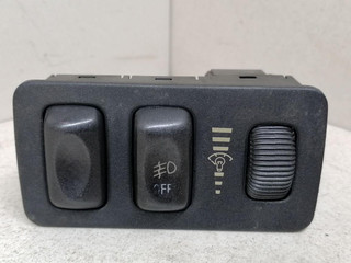кнопка противотуманных фар Mitsubishi Sigma 1 поколение 1994, 3.0 л., i, 6G72 (DOHC 24V), бензин, 5МКПП, серый металлик, седан, передний привод, MB603939