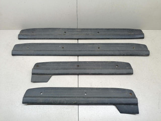 комплект накладок на пороги (внутренние) Mitsubishi Sigma 1 поколение 1994, 3.0 л., i, 6G72 (DOHC 24V), бензин, 5МКПП, серый металлик, седан, передний привод, MB647964, MB647963, MB647962, MB647961