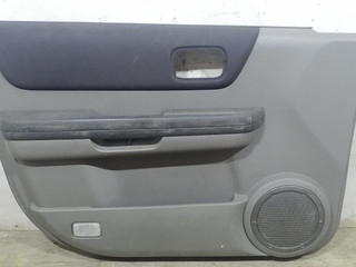 обшивка двери передняя левая Nissan X-Trail T30 2004, 2.2 л., DCi, YD22ETI, дизель, 6МКПП, серебристый, внедорожник 5 дв., полный подключаемый привод, 809019H200, 80901EQ400, 80901EQ40A