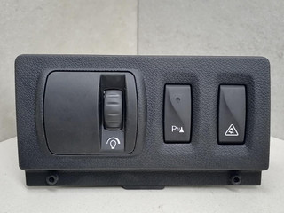 кнопка (выключатель) Renault Laguna 3 поколение 2007, 2.0 л., DCi, M9R 802, дизель, 6МКПП, голубой, хетчбэк 5 дв., 251630001R, 259800002RB, 88020010427