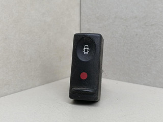 Кнопка блокировки двери Renault 19 2 поколение B53B 1993, 1.8 л., бензин, 5МКПП, красный, хетчбэк 5 дв., передний привод
