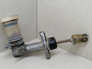 цилиндр сцепления главный Mitsubishi Sigma 1 поколение 1994, 3.0 л., i, 6G72 (DOHC 24V), бензин, 5МКПП, серый металлик, седан, передний привод