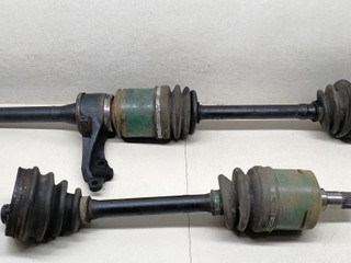полуось передняя левая (приводной вал, ШРУС) Mitsubishi Sigma 1 поколение 1994, 3.0 л., i, 6G72 (DOHC 24V), бензин, 5МКПП, серый металлик, седан, передний привод