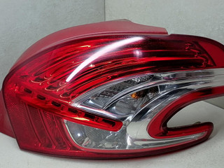 фонарь задний правый Peugeot 208 1 поколение 2013, 1.2 л., i, бензин, 5МКПП, черный, хетчбэк 5 дв.