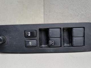 кнопка стеклоподъемника двери передней левой Nissan X-Trail T31 NT31 2009, 2.0 л., DCi, M9R, дизель, 6МКПП, серый, внедорожник 5 дв., полный подключаемый привод, 25401JG410