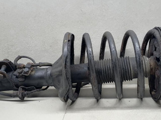 амортизатор передний левый Mitsubishi Sigma 1 поколение 1994, 3.0 л., i, 6G72 (DOHC 24V), бензин, 5МКПП, серый металлик, седан, передний привод