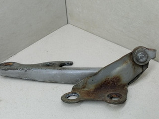 петля капота левая Toyota Corolla 7 поколение (E100) EE101 1996, 1.3 л., 4E-FE, бензин, хетчбэк 3 дв.