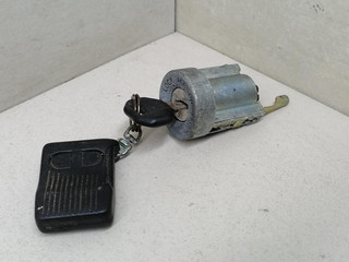 личинка замка зажигания Mitsubishi Sigma 1 поколение 1994, 3.0 л., i, 6G72 (DOHC 24V), бензин, 5МКПП, серый металлик, седан, передний привод