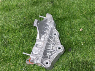 кронштейн двигателя Maserati Levante 1 поколение M161 2019, 3.0 л., дизель, АКПП, внедорожник 5 дв., полный привод, 90513443F