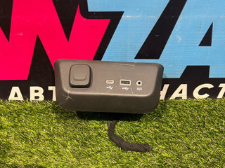 разъем AUX / USB Chevrolet TrailBlazer 3 поколение 2022, 1.3 л., бензин, вариатор, оранжевый, хетчбэк 5 дв., полный привод, 13529867