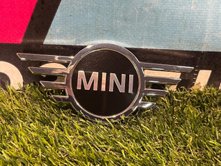 эмблема Mini Cabrio 3 поколение [рестайлинг] 2021, 1.5 л., бензин, АКПП, красный, кабриолет, передний привод