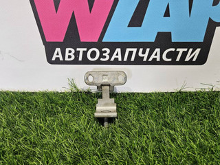 петля крышки багажника Volkswagen Passat B8 2016, 2.0 л., дизель, универсал, передний привод, правый руль, 8V3827299A