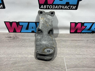 кронштейн двигателя Ford Mustang 6 поколение S550 [рестайлинг] 2018, 2.3 л., бензин, АКПП, кабриолет, задний привод, FR3C6B033CB