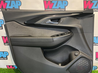 обшивка двери передняя левая Chevrolet TrailBlazer 3 поколение [рестайлинг] 2023, 1.3 л., бензин, АКПП, полный привод, 42800708