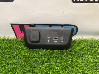 разъем AUX / USB Chevrolet TrailBlazer 3 поколение [рестайлинг] 2023, 1.3 л., бензин, АКПП, полный привод, 42620965, BHR08222