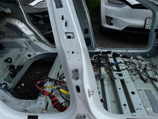 Стойка кузовная центральная правая Tesla Model 3 2 поколение Highland 2025, белый