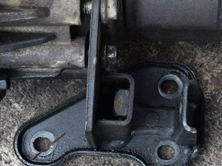 кронштейн раздаточной коробки Land Rover Freelander 1 поколение 1999, 2.0 л., 20T2N, дизель, МКПП, полный привод