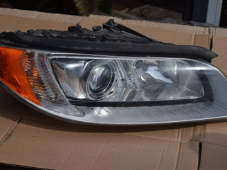 фара правая Volvo XC70 2 поколение 2012, 2.4 л., D5, D 5244 T15, дизель, АКПП, универсал, полный подключаемый привод, 31353533