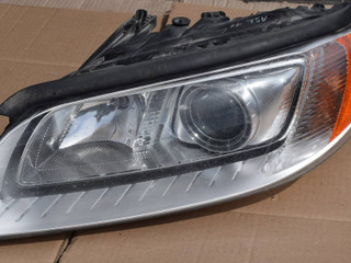 фара левая Volvo XC70 2 поколение 2012, 2.4 л., D5, D 5244 T15, дизель, АКПП, универсал, полный подключаемый привод, 31353532