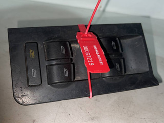 блок управления стеклоподъемниками Audi A6 4B/C5 2000, 2.4 л., AML, бензин, 5МКПП, универсал