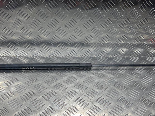 амортизатор капота Volkswagen Passat B6 2006, 1.9 л., BXE, дизель, МКПП, серебро, седан
