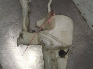 бачок омывателя Volvo V40 1 поколение 1999, 1.9 л., F9Q 419, дизель, 5МКПП, черный, универсал, 30855249FR, 30855250FR