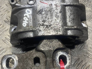 подушка крепления двигателя правая